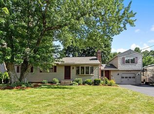 6 Wildes Rd, Chelmsford, MA 01824