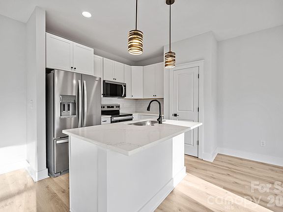 4th image of 1409 Caldwell St