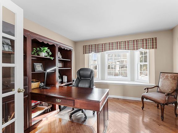 4th image of 1179 Thorndale Ln