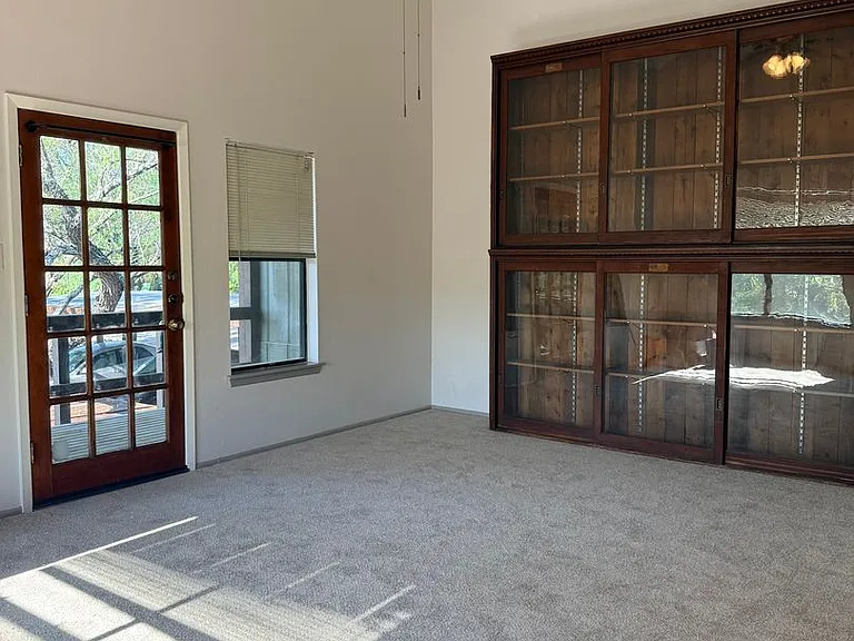 415 Albany St #F — Photo 3