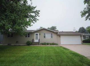 615 N 4th Ave, Hastings, NE 68901