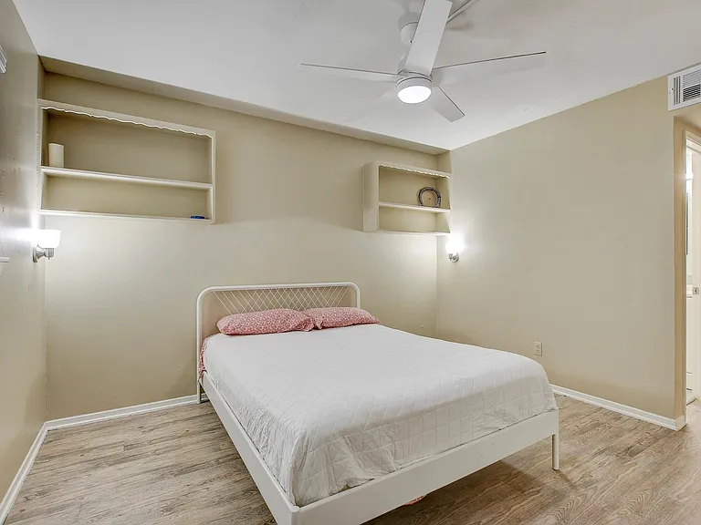 803 W 28th St #103 — Photo 14