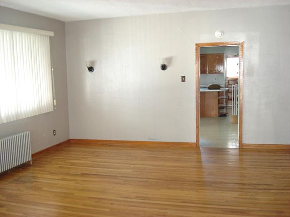3rd image of 33 Pettebone St