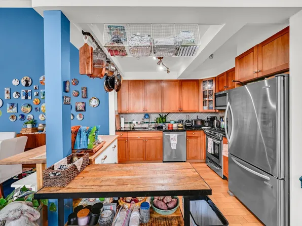 300 Communipaw Avenue image 11 of 34