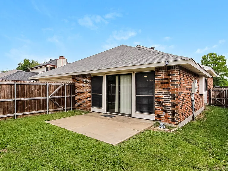 1435 Colborne Dr — Photo 16