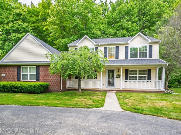 6103 Shadetree Ct, Howell, MI 48843