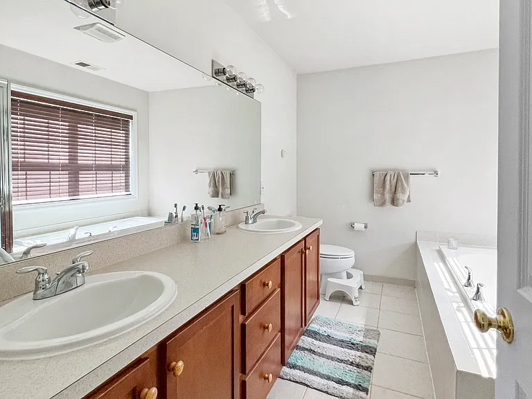 61 N River Dr — Photo 11