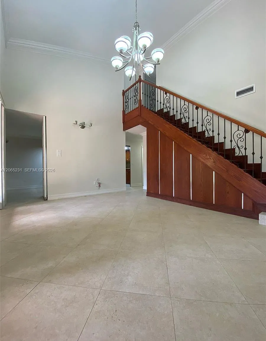 Kenland Court — Photo 2