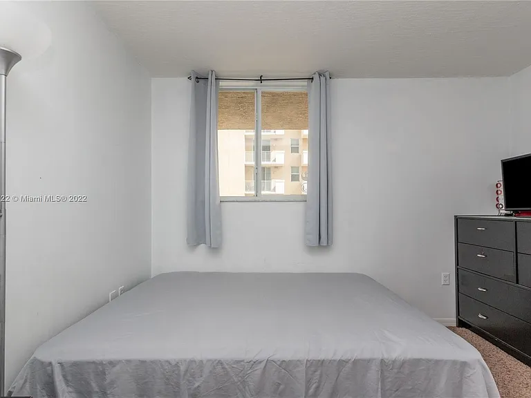 102 SW 6th Ave #202 — Photo 15