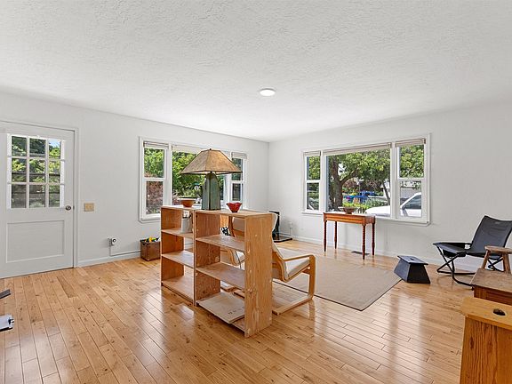 5th image of 212 W Beckwith St W