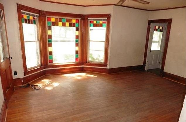 2nd image of 1025 16th St