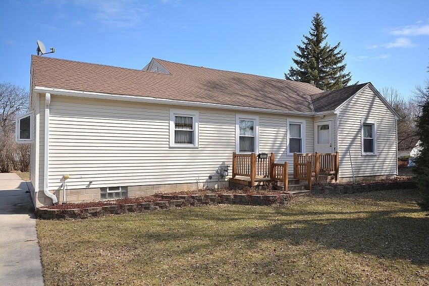 1st image of 4650 N 105th St
