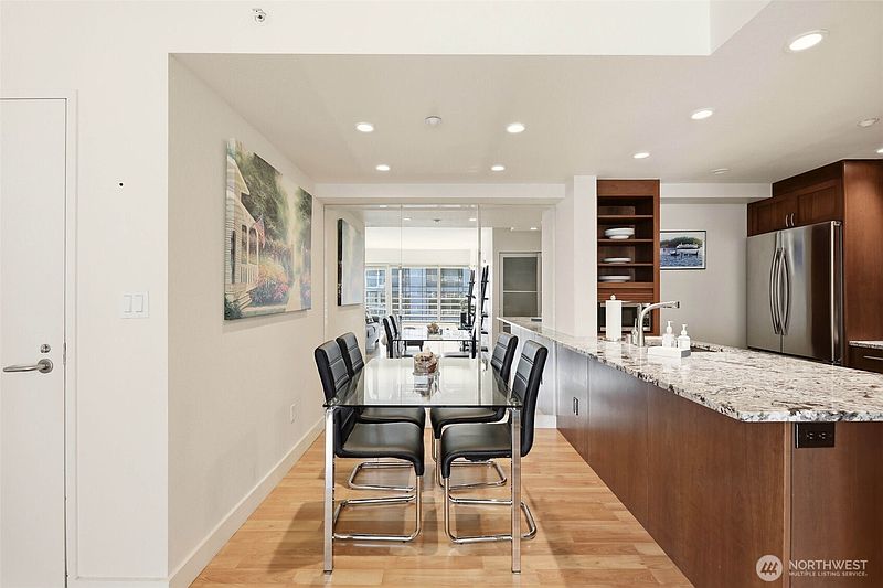 5th image of 1415 2nd Avenue #2106