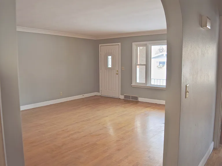 1721 Lloyd Ave — Photo 5