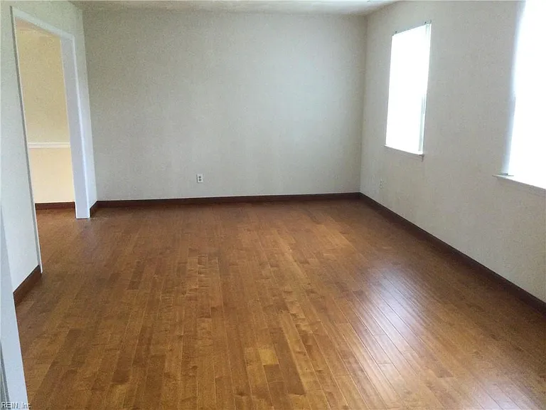 1044 Chatmoss Dr — Photo 4