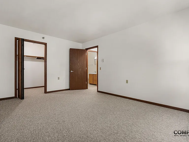 610 Gray St Apartments — Photo 53