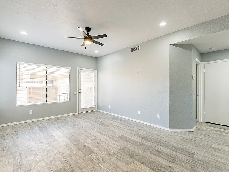 2035 S Elm St #109 — Photo 6
