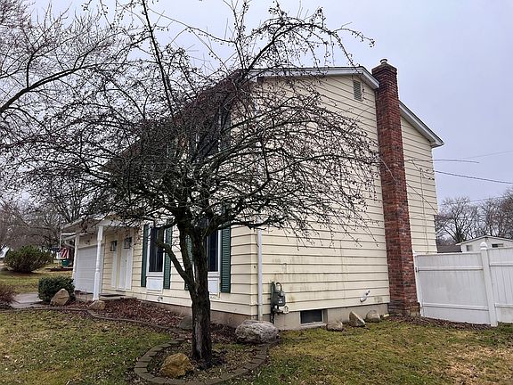 3rd image of 422 Old Mill Dr