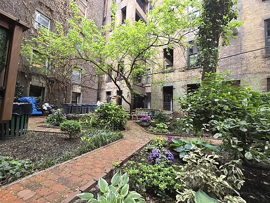 Rented by Plaza Real Estate Group | media 25