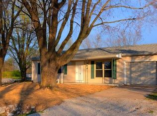 711 Mobile St, Brighton, IL 62012