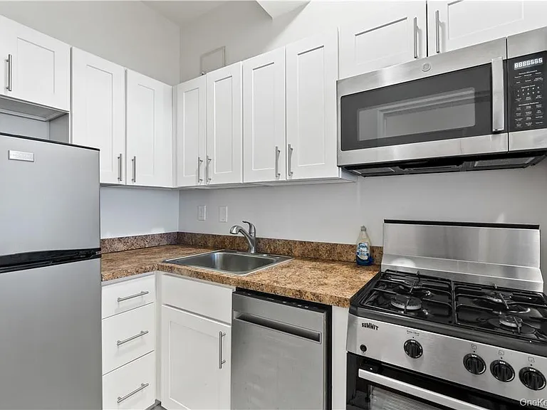 411 Bronx River Rd #2K — Photo 7