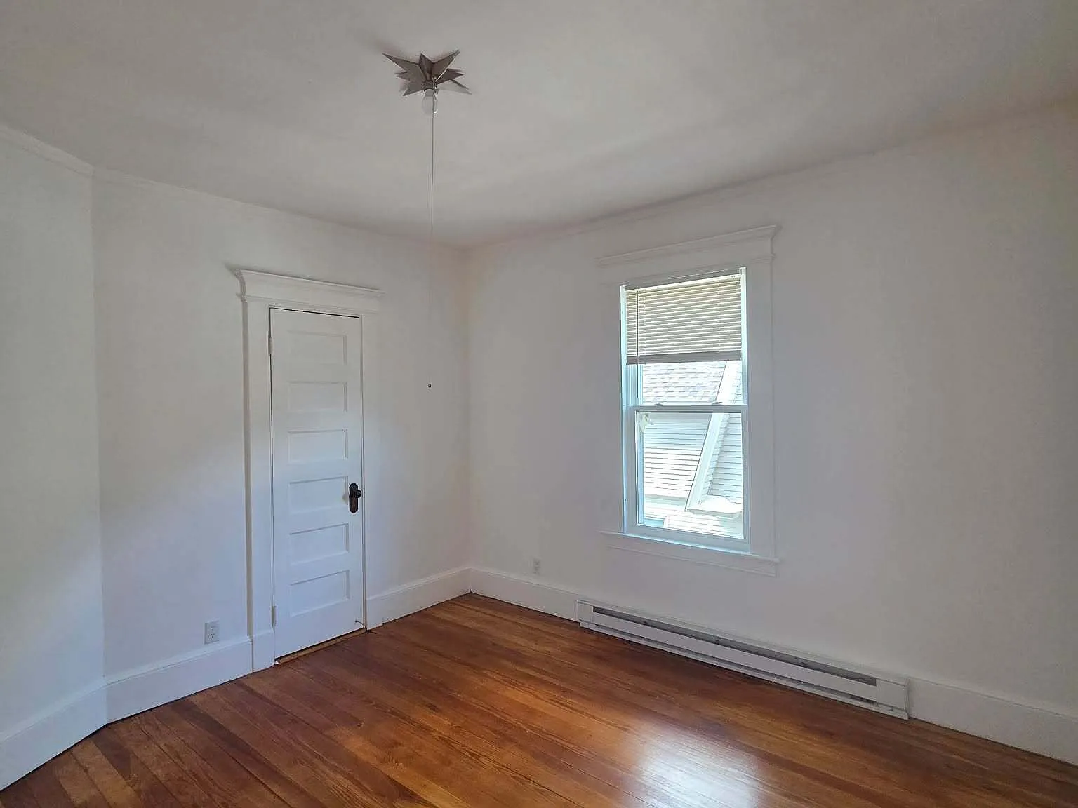 3 bed, 1.0 bath, 13114 sqft, $1,750 — Photo 3