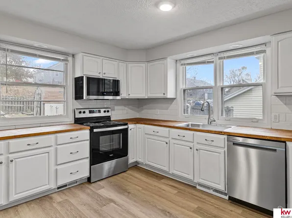 4220 Larimore Ave, Omaha, NE 68111