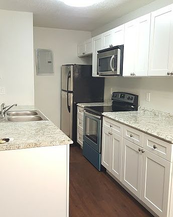 3rd image of 803 W Tiffany Dr APT 3