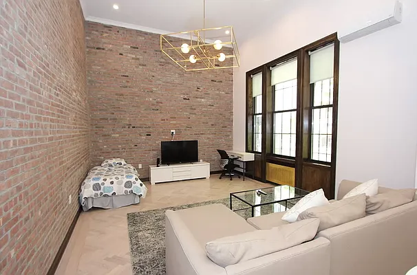 Rented by REAL New York | media 25