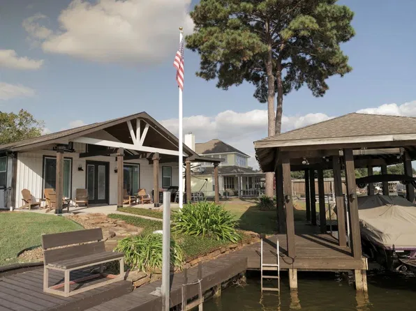13103 Point Dr, Willis, TX 77318