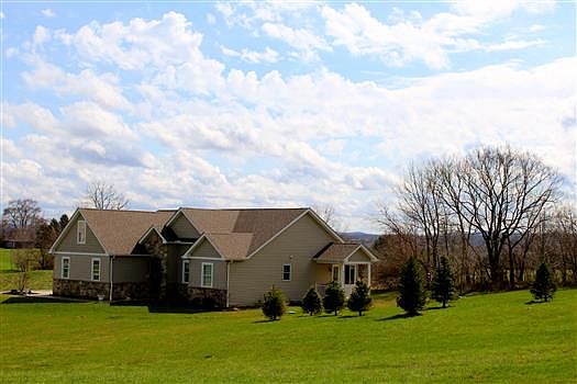 1st image of 179 Pin Oak Dr