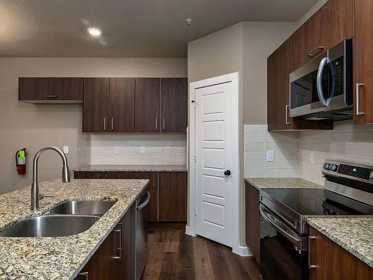 635 Wheatfield Dr — Photo 5