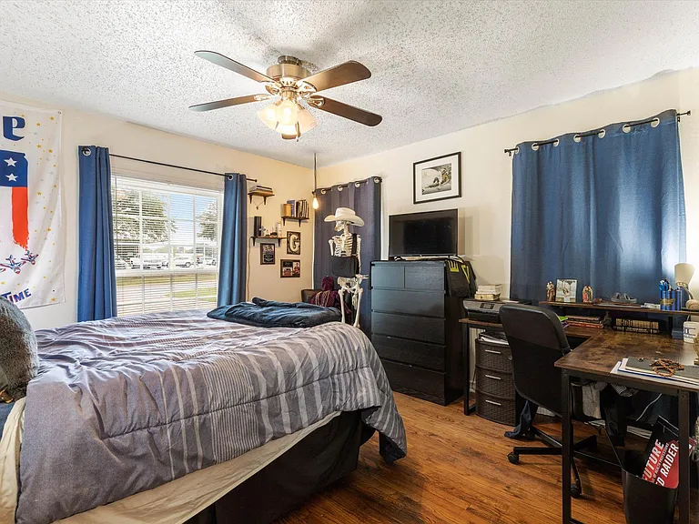3508 W Biddison St — Photo 30