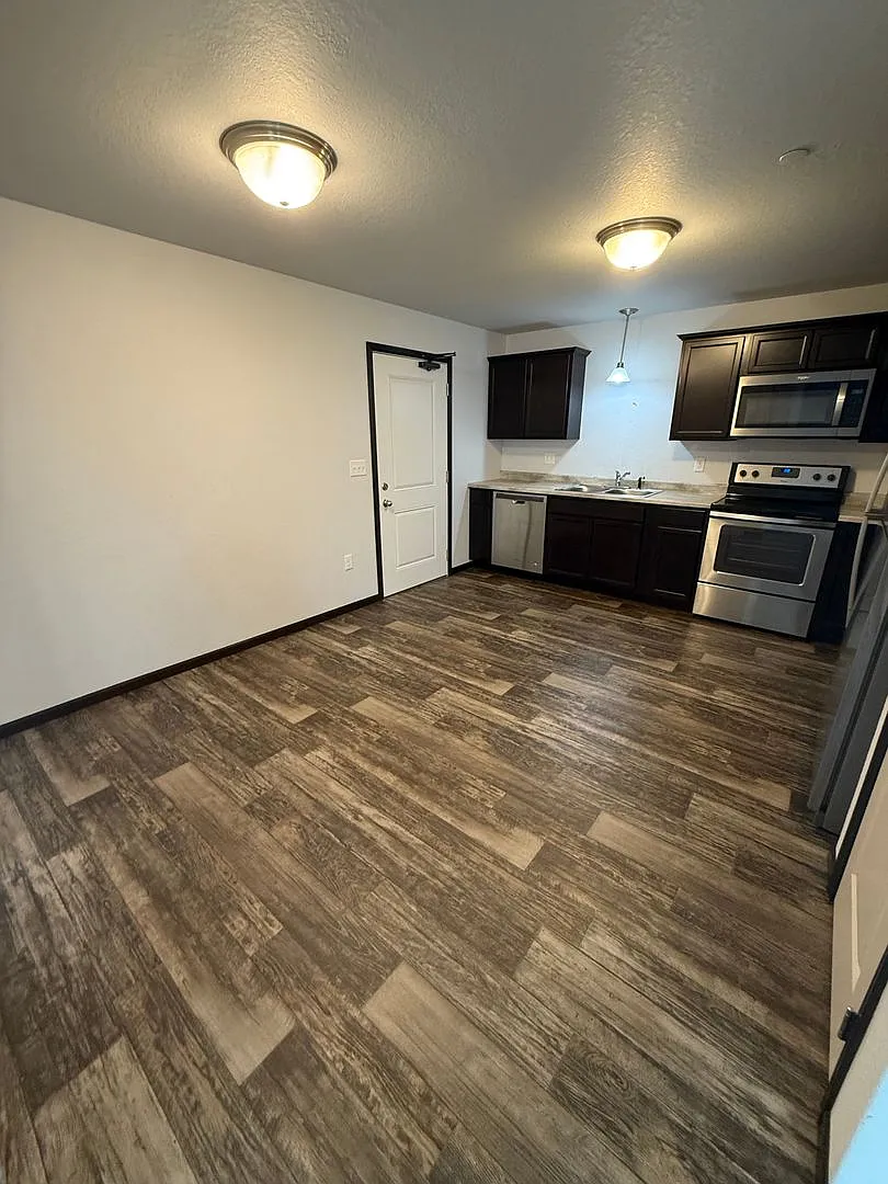 857 Tower Rd — Photo 2