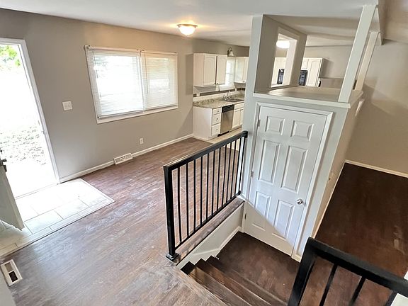 3rd image of 5358 N Palmer Ave