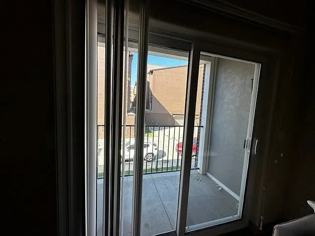 3 bed, 1325 sqft, $2,700 — Photo 4