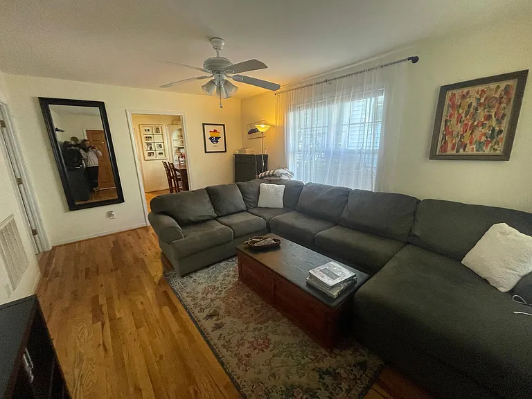 1105 Clarendon St — Photo 2
