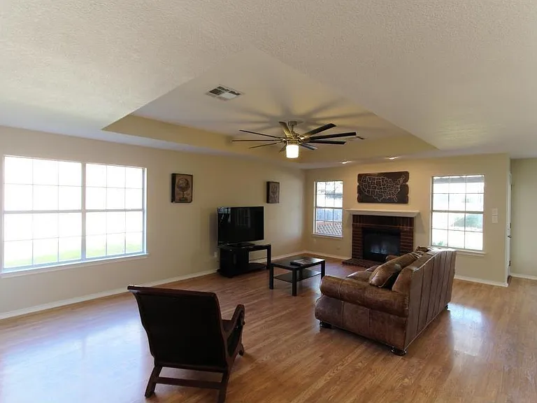 Vol Walker Dr — Photo 3