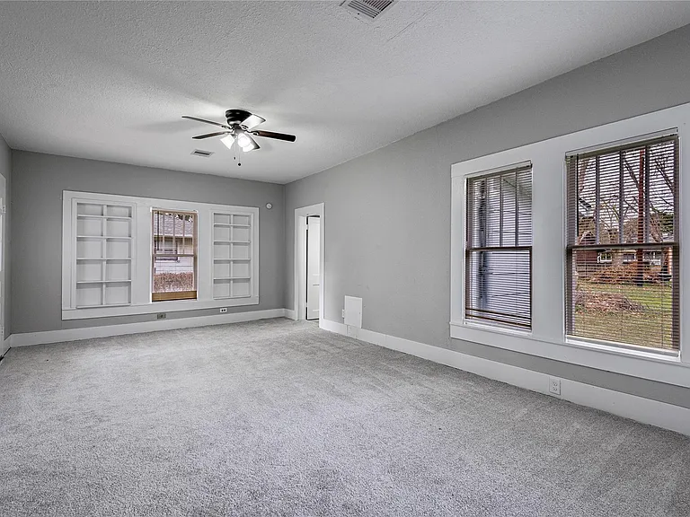 200 W Caroline St #A — Photo 13