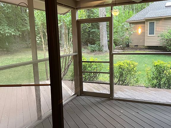 Screened in porch