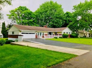 606 Redbud Ln, Greenfield, IN