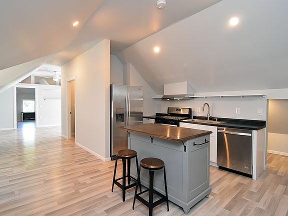 5th image of 220 N Austin Blvd #3