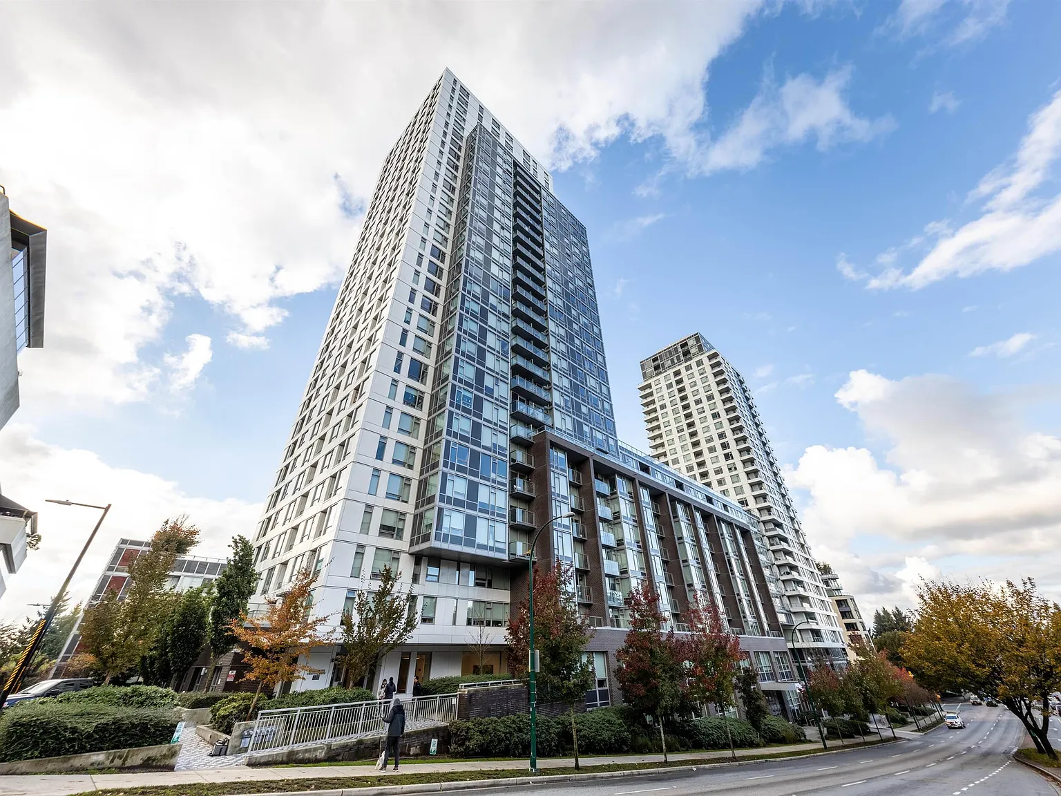 2 bed, 850 sqft, $2,700 — Photo 1