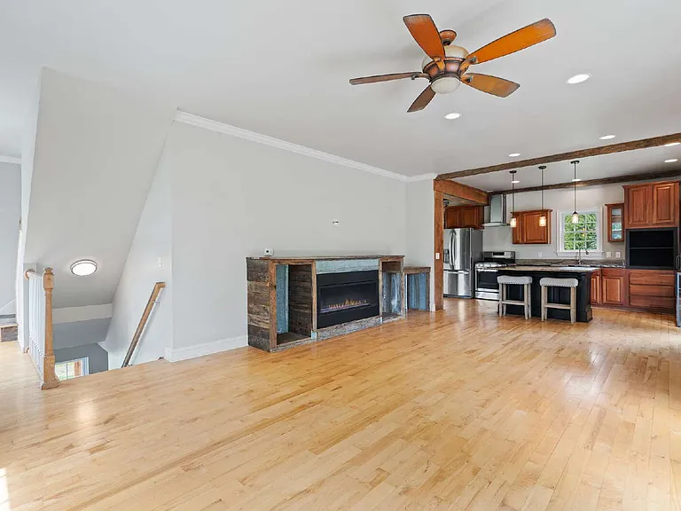 330 Sutton Branch Rd — Photo 3