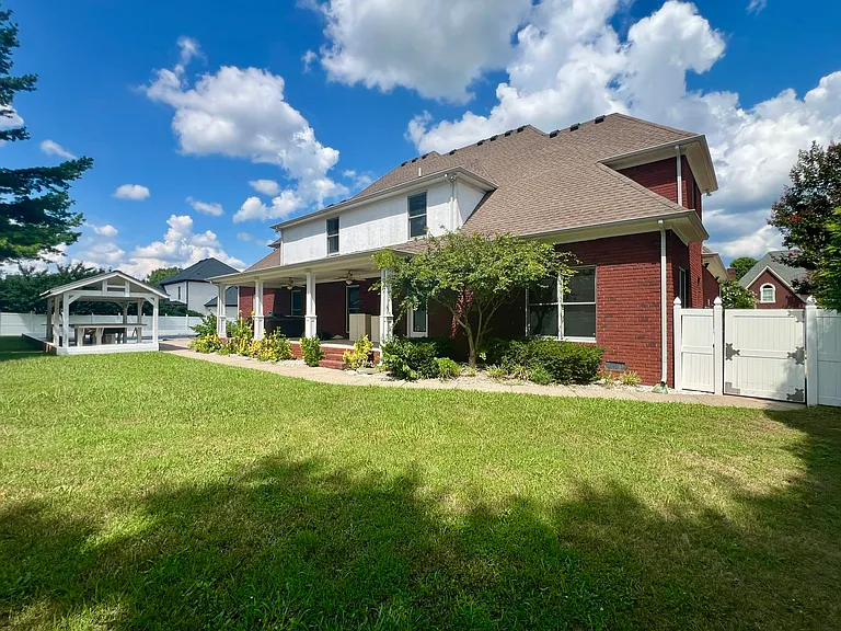2903 Saint Johns Dr — Photo 42