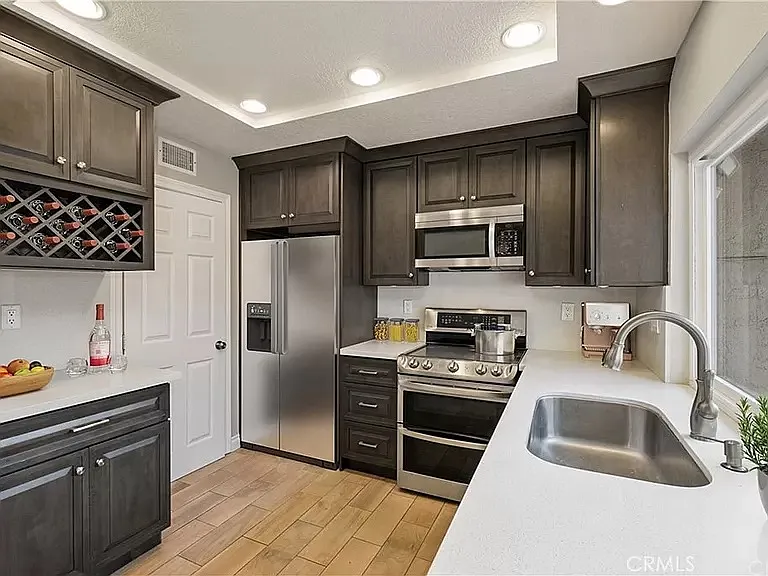 1565 Honeywood Ct — Photo 6