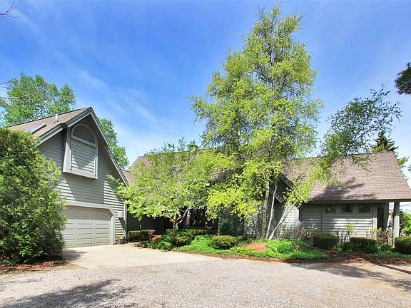 3rd image of 8015 Deerpath Dr