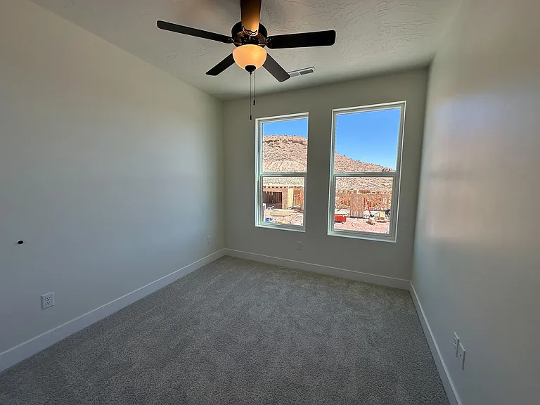 915 S Willow Dr — Photo 29