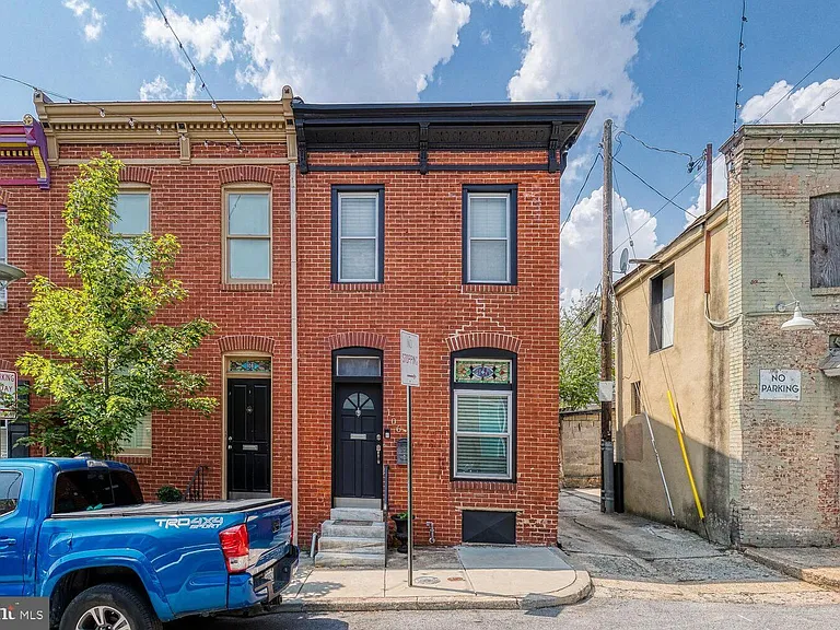 106 S Castle St — Photo 2