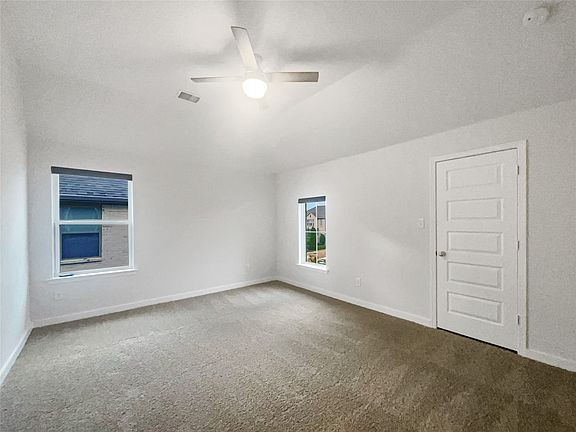 4th image of 1034 Kennedy Dr